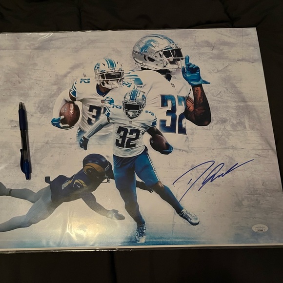 D’Andre Swift Signed Lions 16x20 Photo (JSA) NWT - Picture 3 of 4